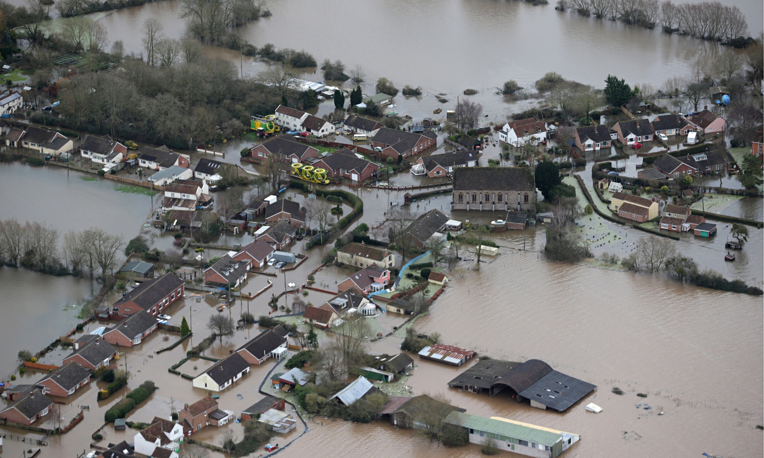 2014 Floods England: source The Guardien at https://static-secure.guim.co.uk/sys-images/Guardian/Pix/pictures/2014/2/13/1392322923647/Flooding-on-Somerset-Leve-014.jpg