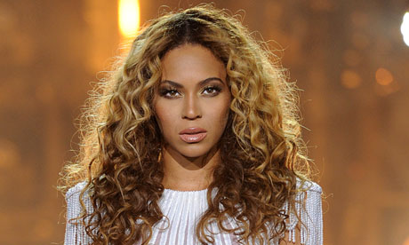 Beyonce-performs-on-her-M-010.jpg