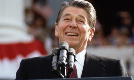 Campagnes électorales - Page 2 Ronald-Reagan-giving-camp-001