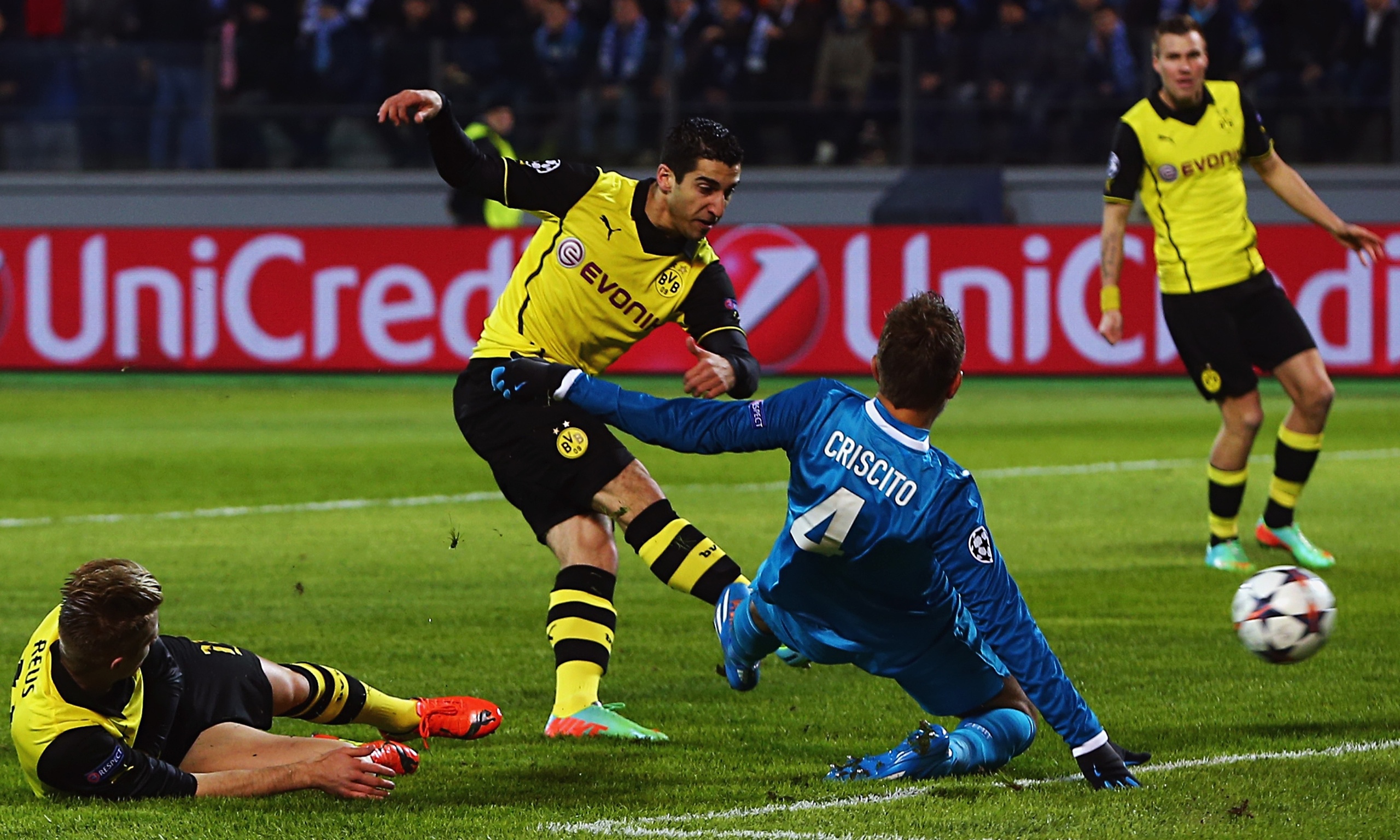 https://static-secure.guim.co.uk/sys-images/Football/Clubs/Club_Home/2014/2/25/1393350483299/FC-Zenit-v-Borussia-Dortm-014.jpg