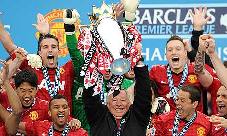 Sir-alex-ferguson-lifts-t-008