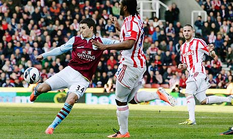Matthew-lowton-scores-aga-006