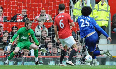 Marouane-fellaini-scores--008