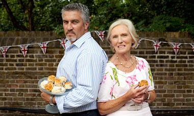 Mary Berry Los Ageless As She Stuns In Same NTA Dress She Wore 11 Years Ago - Foto 11