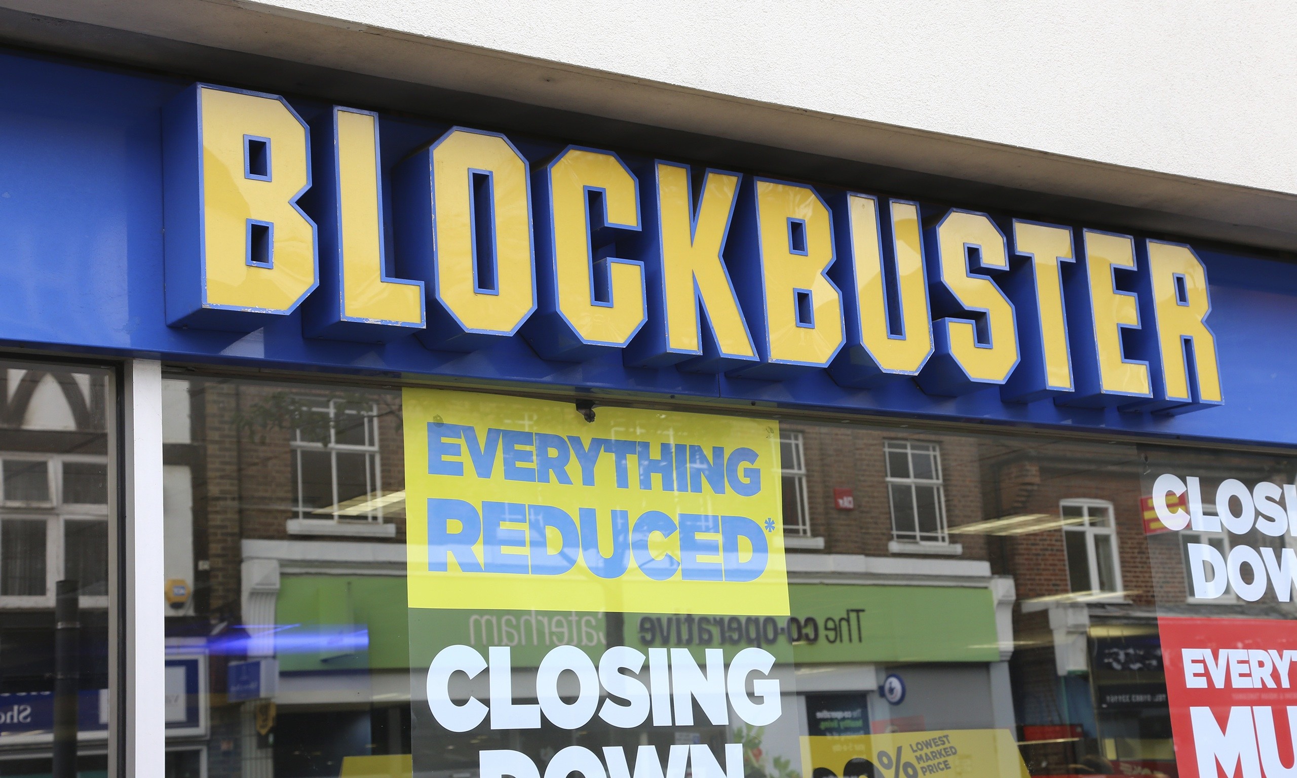Blockbuster to close a quarter of its stores with loss of more than 450