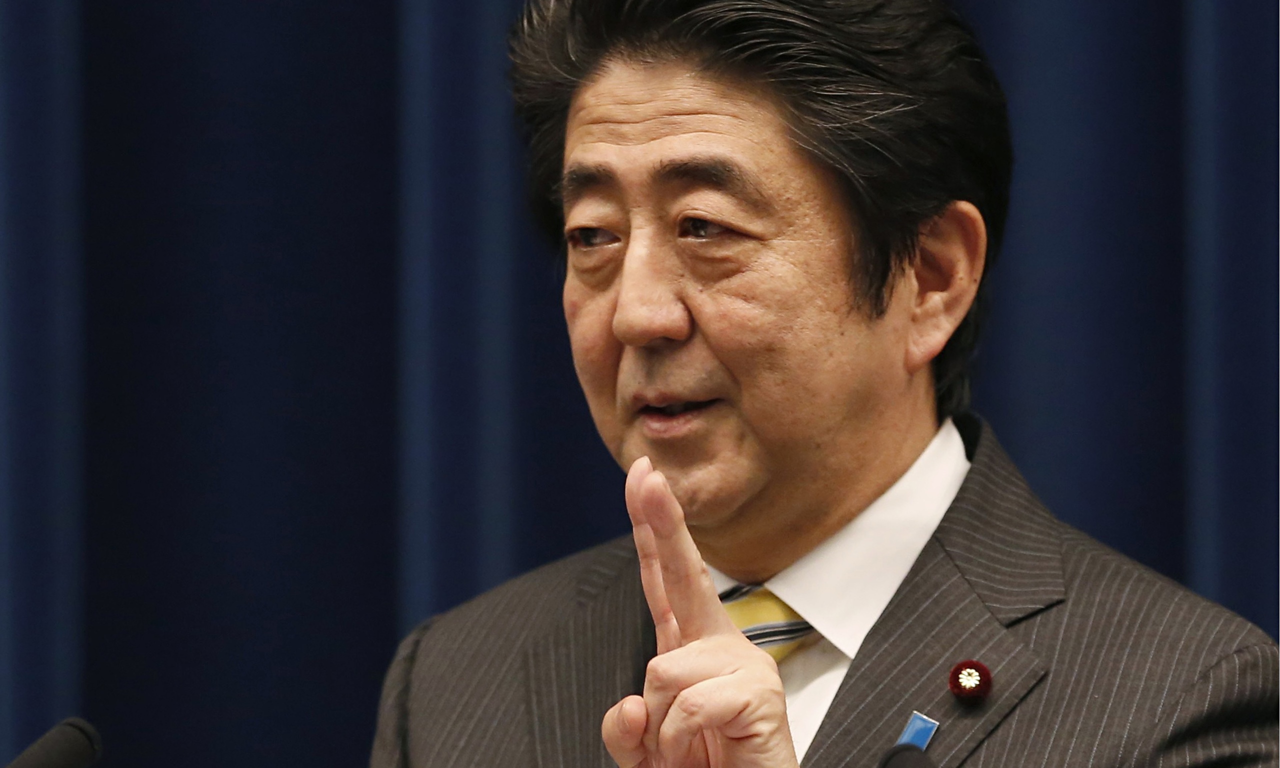 Japanese Prime Minister Apologises For Sexist Taunts In Tokyo Assembly World News The Guardian