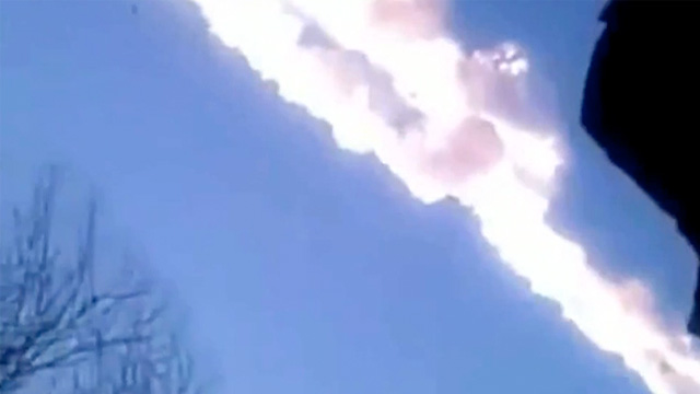 Meteor explodes in the sky over Russia - video