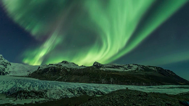 Northern lights: spectacular footage captured in Iceland - video