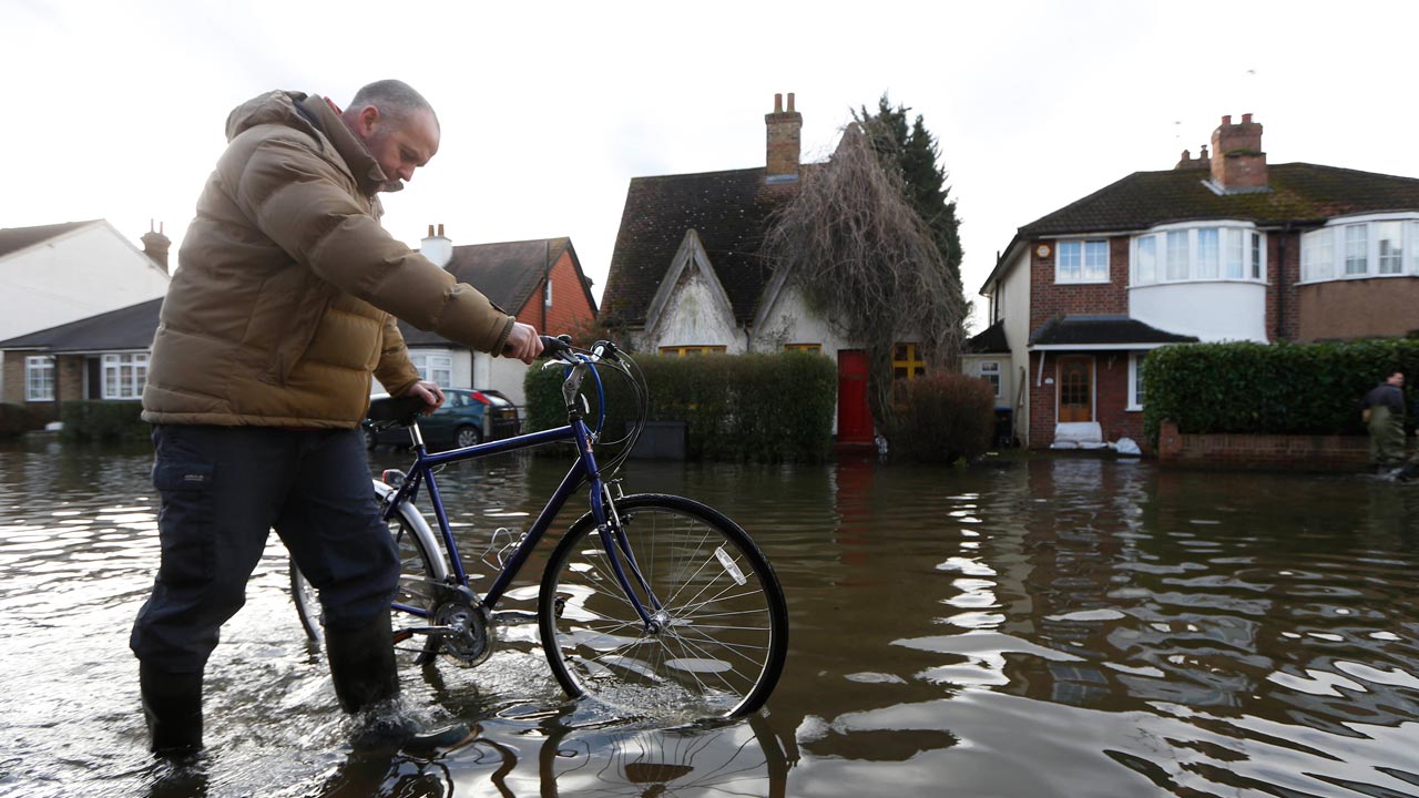 uk-flooding-the-worst-hit-areas-video-environment-the-guardian