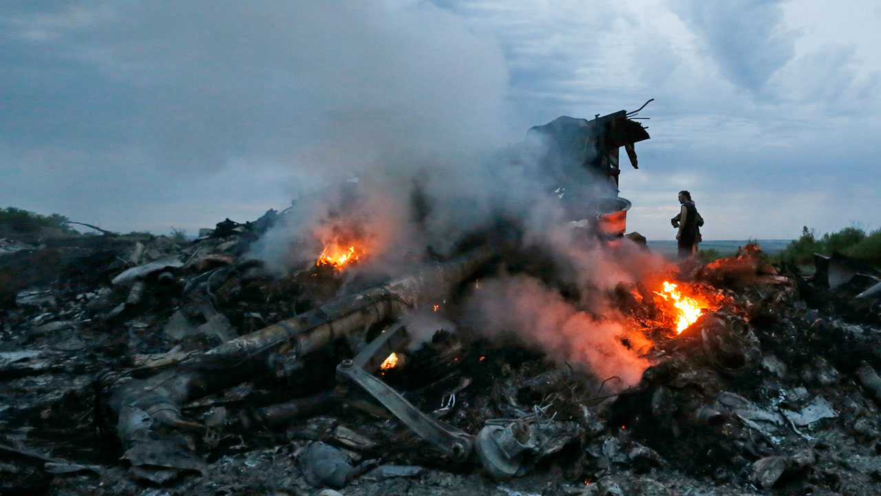 Witnesses Describe Malaysia Airlines Flight Mh17 Crash In Eastern