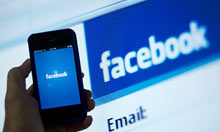 Facebook-on-screen-and-mo-004