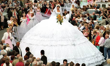  Wedding  dress  designers  cut loose from meringues to 