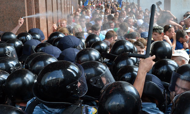 (FULL) WA International News Network - Page 16 Ukrainian-riot-police-009
