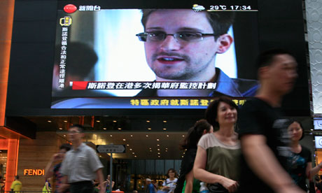 美國安監控網路，史諾登吹哨揭露! Edward-Snowden-escapes-Ho-010