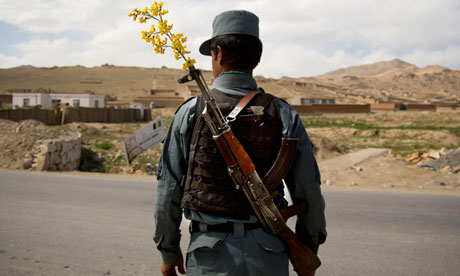 Afghan-police-officer-010