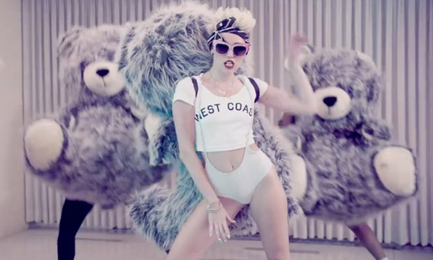 Miley cyrus doctor work it. Майли Сайрус без Нижнего белья. @Mad_Molly_.