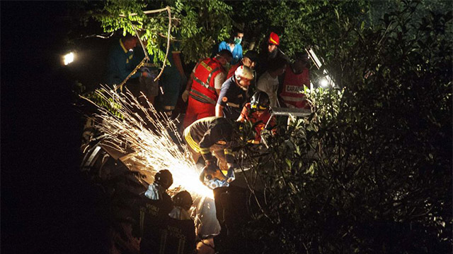 Dozens dead in Italian bus crash - video | World news | guardian.co.uk