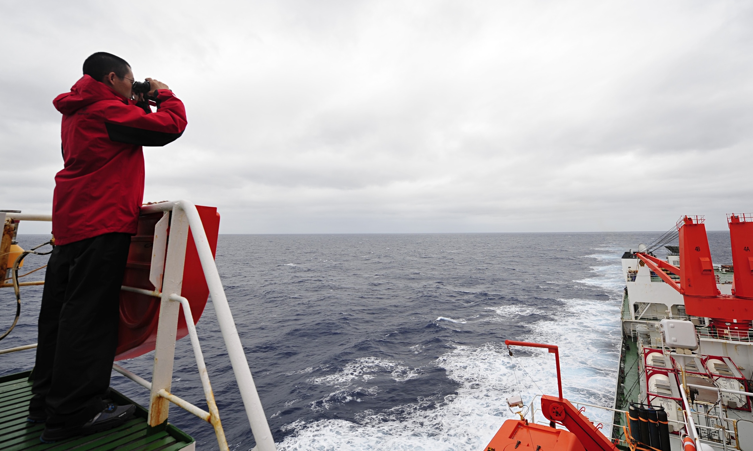 MH370 Australian and Chinese planes spot possible debris in Indian