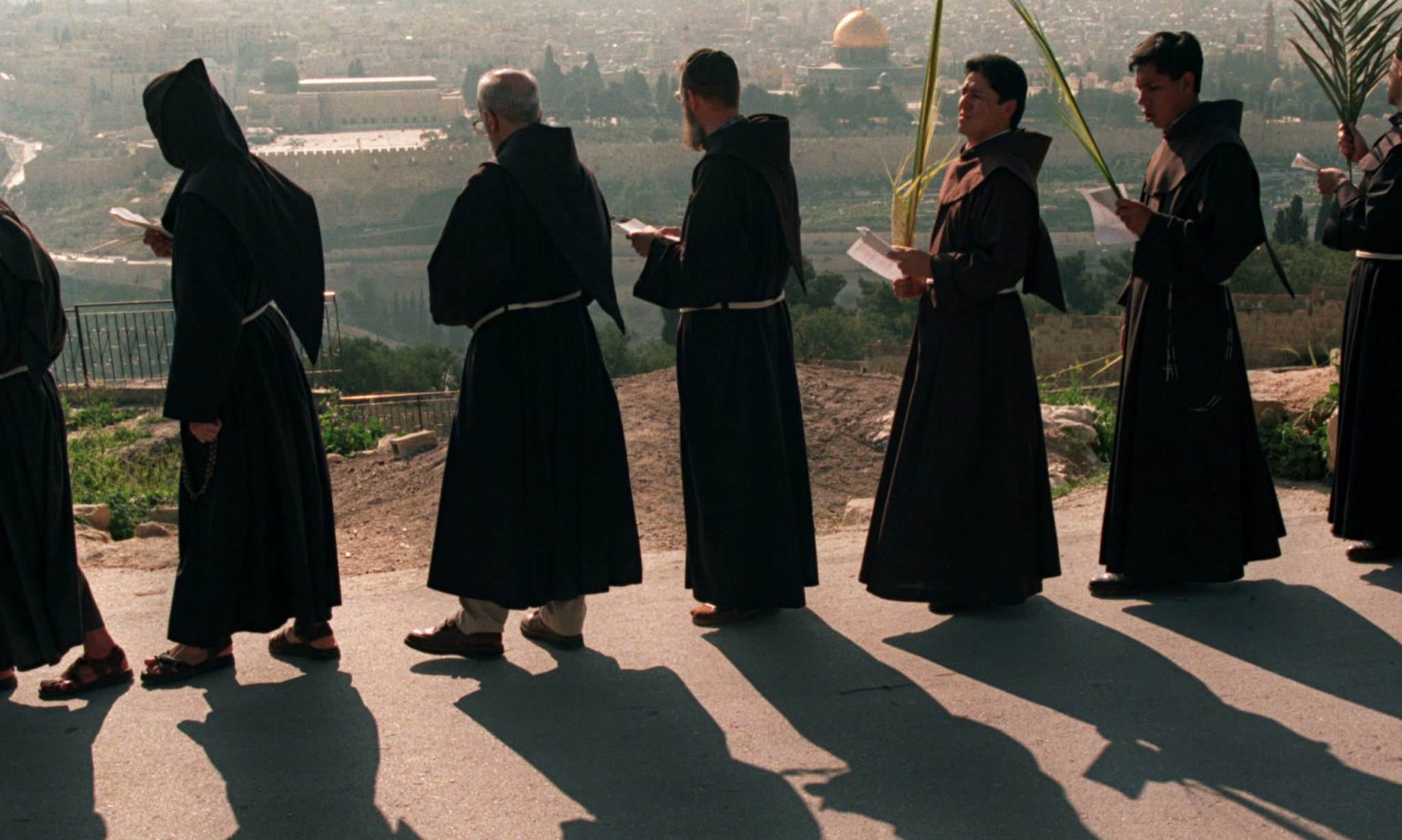 В середине 9 века монахи составили. Монахи францисканцы средневековья. Капуцины монашеский орден. Монахи капуцины. Монахи василиане.