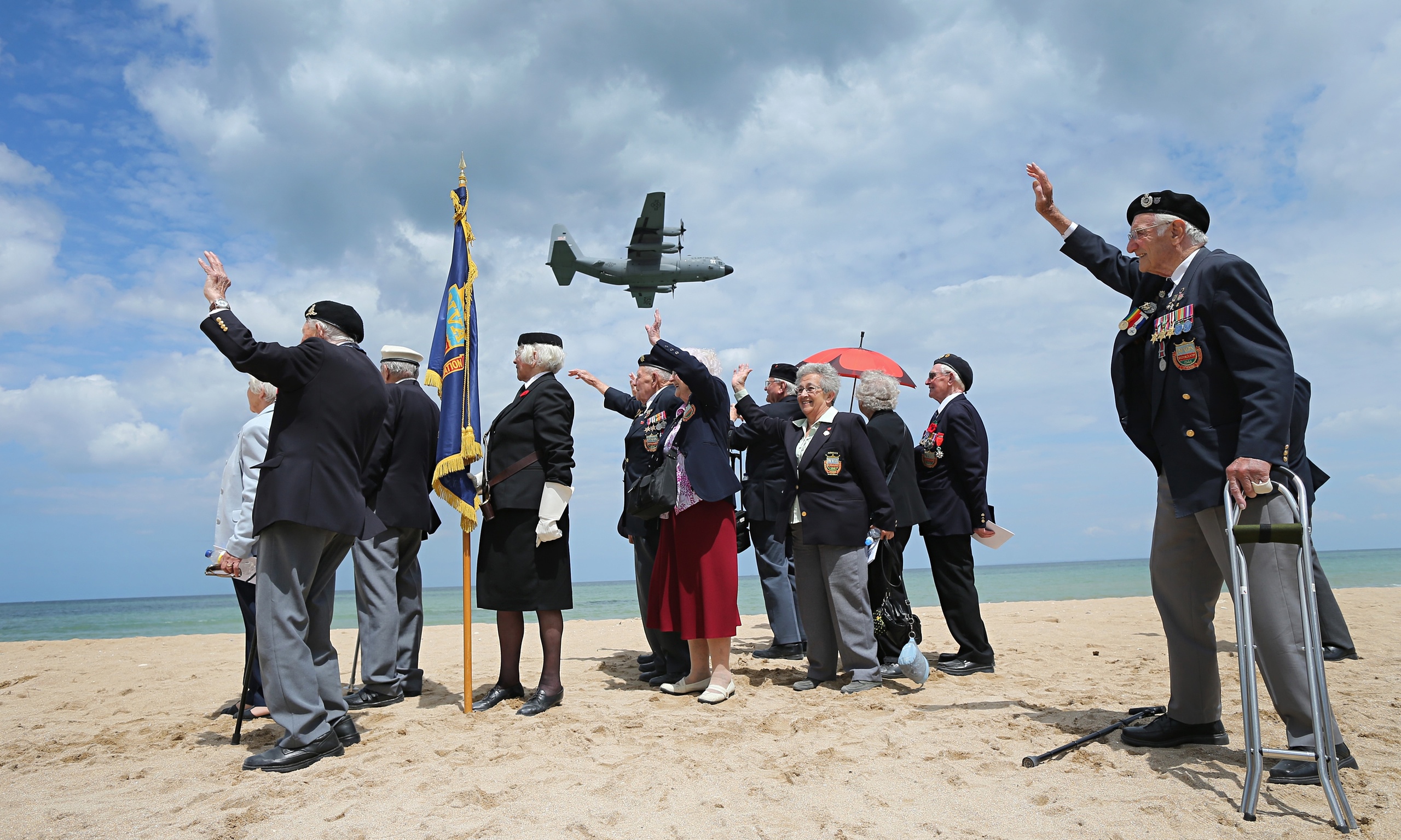 Dday veterans make emotional return to Normandy beaches 70 years on
