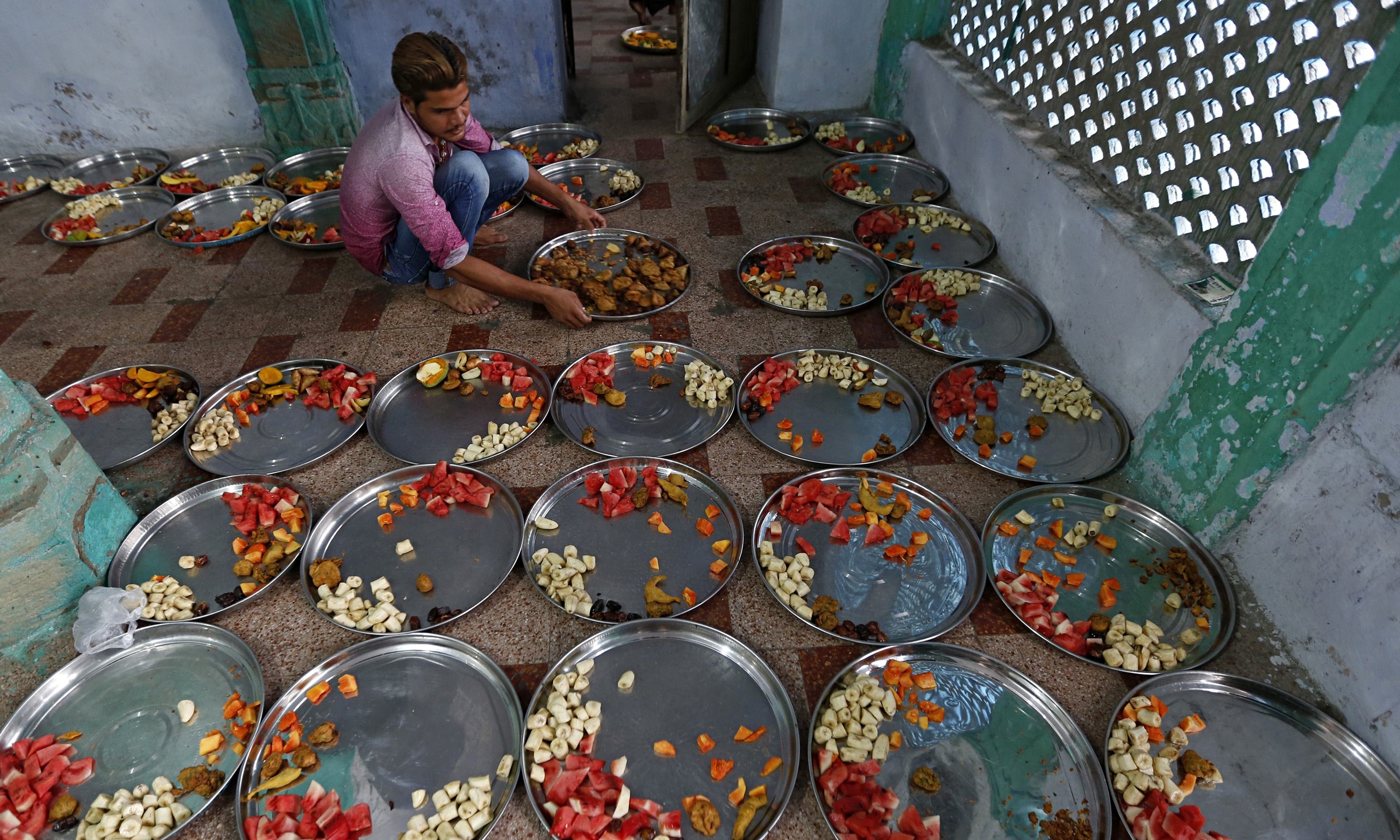 Uproar Over Hindu Nationalist Mp Force Feeding Muslim During Ramadan 