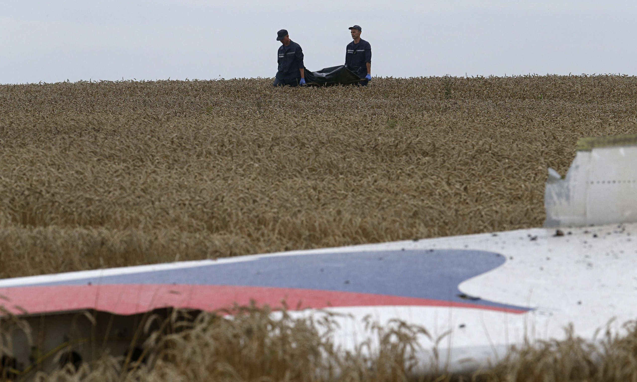 Foreign investigators reach MH17 crash site in Ukraine