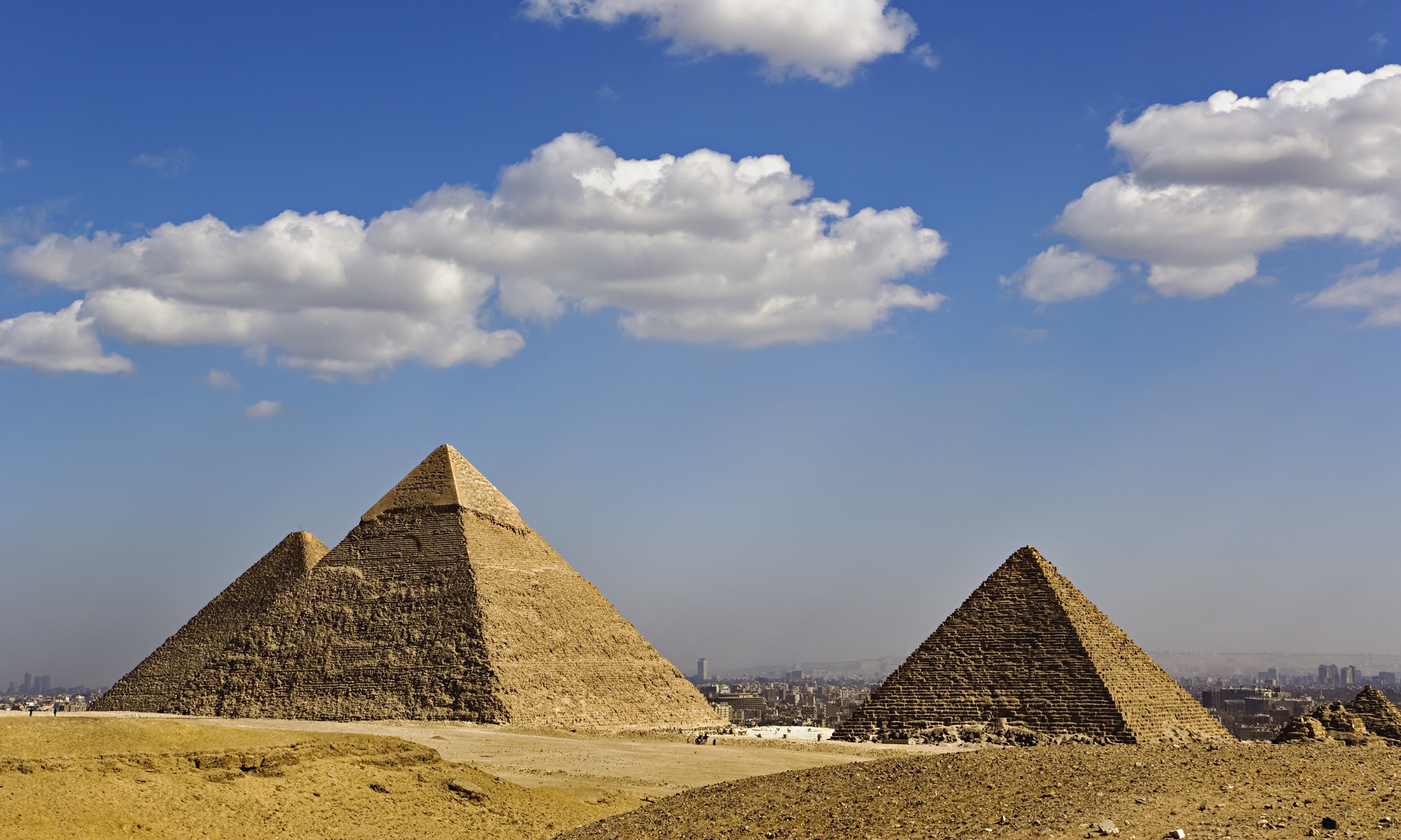 Что представляют собой египетские пирамиды. Египетские пирамиды вид сверху. Египетская пирамида из дерева. Египетские пирамиды в Евразии. Гиза.