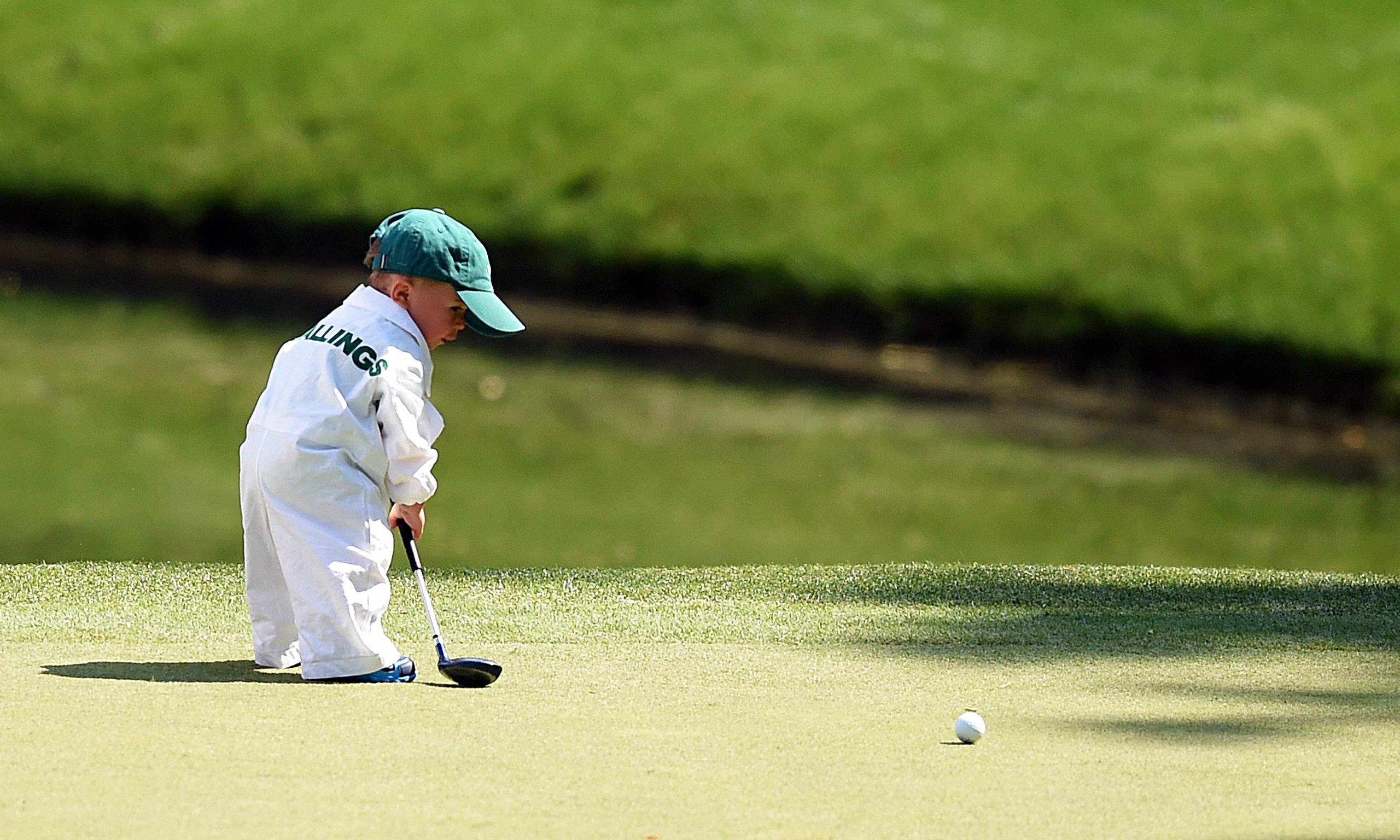 Sport picture of the day: like father like son - Golf news - NewsLocker.
