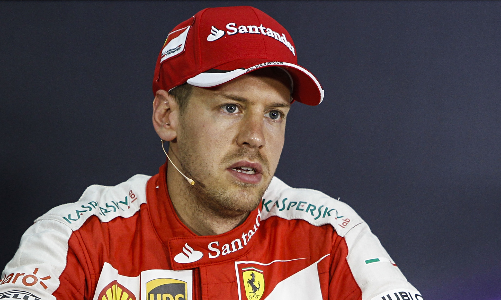 Cappello Ferrari autografato da Sebastian Vettel - CharityStars